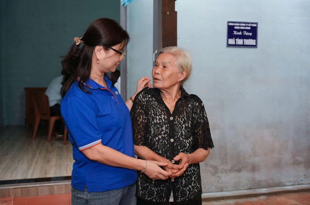 Trong khuôn khổ dự án và với tinh thần hỗ trợ an sinh xã hội toàn diện, Nhựa Bình Minh và SCG đã trao tặng Nhà Tình Thương cho bà Nguyễn Thị Thanh Xuân, góp phần hỗ trợ an sinh và giảm nghèo bền vững tại địa phương.